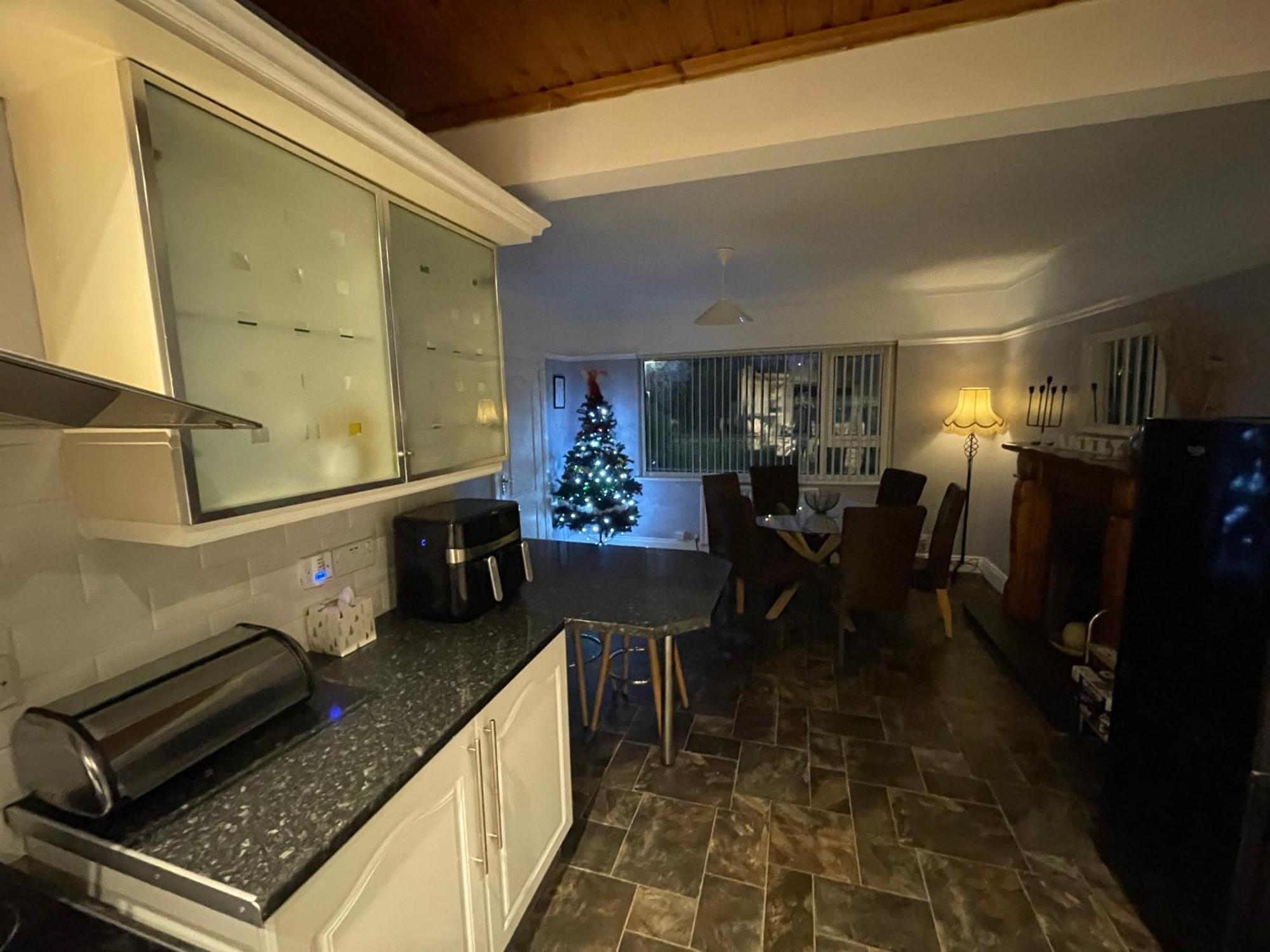 Вилла Fairway House Каррикфергус Экстерьер фото
